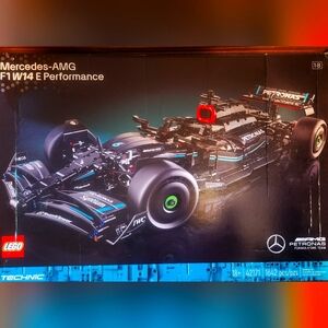 Lego Mercedes AMG F1-W14 E Performance
